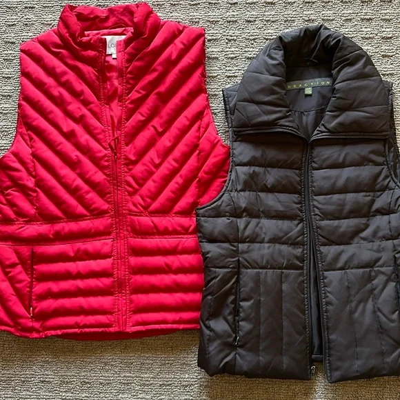 Bundle of 2 puffer vests - Picture 1 of 5
